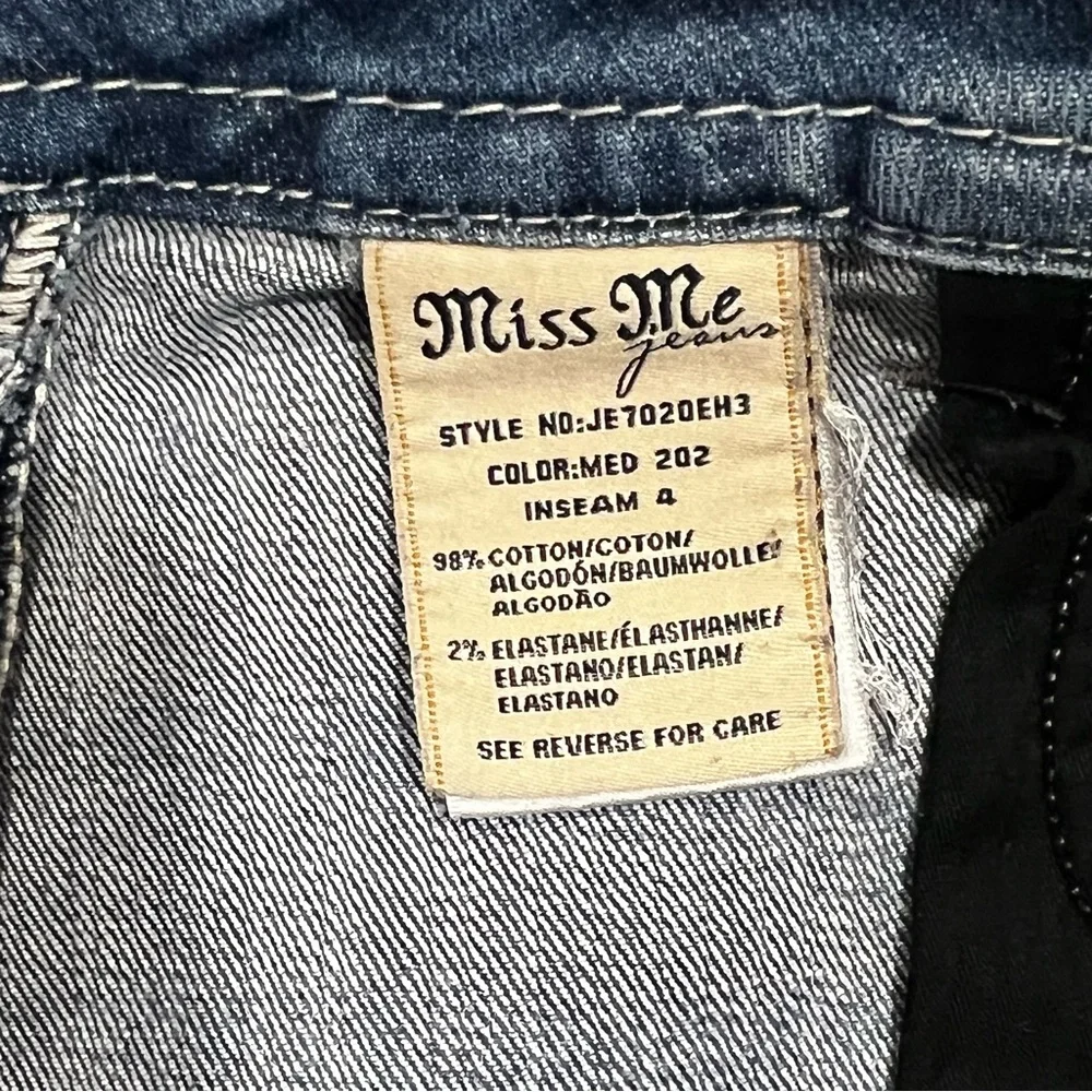 MISS ME: Distressed Mid-Rise Easy Shorts - Picture 8 of 8